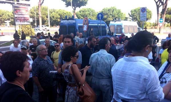 Rifiuti Lazio. Il presidio anti discarica protesta sotto il ministero e a Palazzo Chigi . I VIDEO