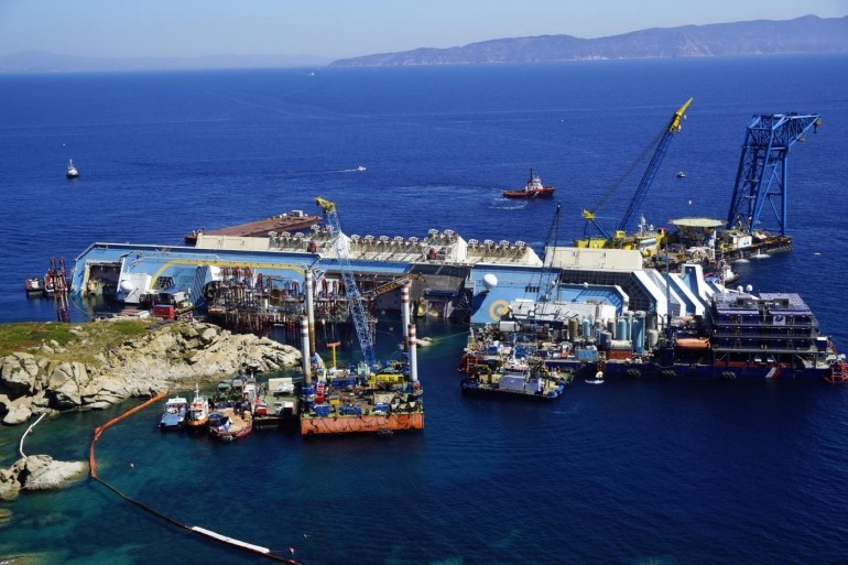 Costa. Rotazione relitto, occhi del mondo puntati sull’isola