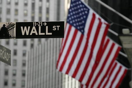 Wall Street. Letta “piazza” l’Italia,  stabile, credibile. A Roma i berluscones minacciano dimissioni di massa