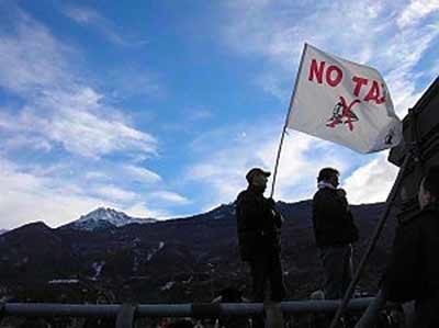Tav.  Buste con proiettili e minacce ai segretari degli edili. Solidarietà  di Schiavella