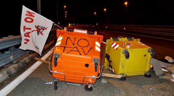 Tav. Attentato incendiario, a fuoco tre betoniere