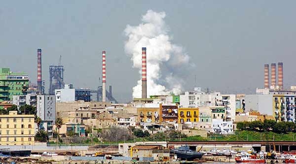 Ilva di Taranto. 15 operai intossicati portati in infermeria
