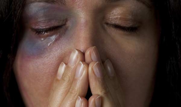 Violenza donne. Picchiata dall’ex con bastone. Finisce ai domiciliari