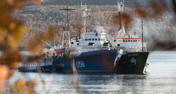 Russia. 14 attivisti incriminati. Lo sdegno di Greenpeace
