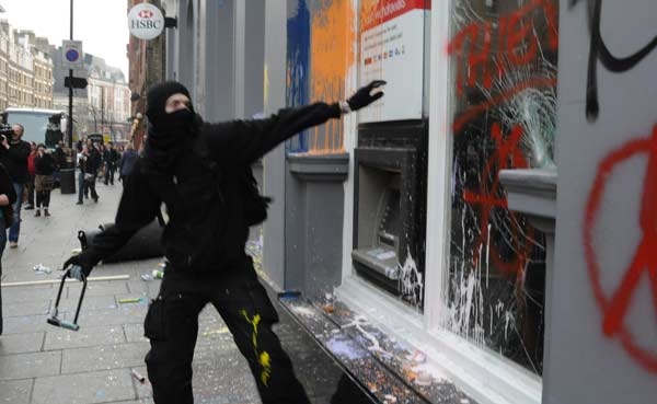 Cortei Roma. Fermati black bloc francesi e rispediti in patria