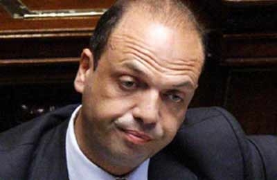 Alfano si accuccia. Marina, non faccio politica ma non è credibile