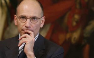 Governo. Letta respinge le dimissioni dei ministri. Il Pdl si spacca