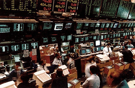 Piazza Affari in debole rialzo snobba i timori sul debito USA