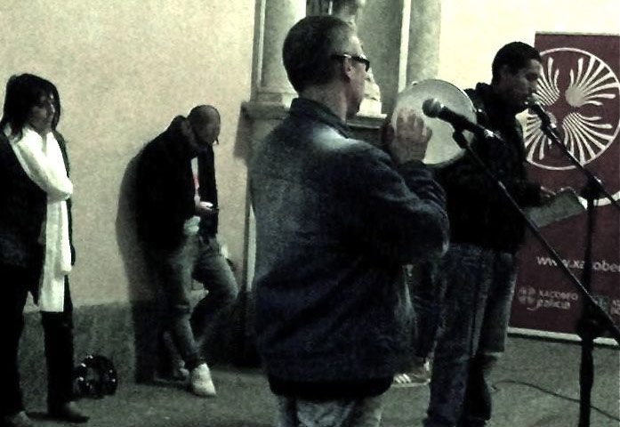 Genova, Notte della Poesia. Evitato lo sfratto di una famiglia rom grazie ai Poeti per la Pace