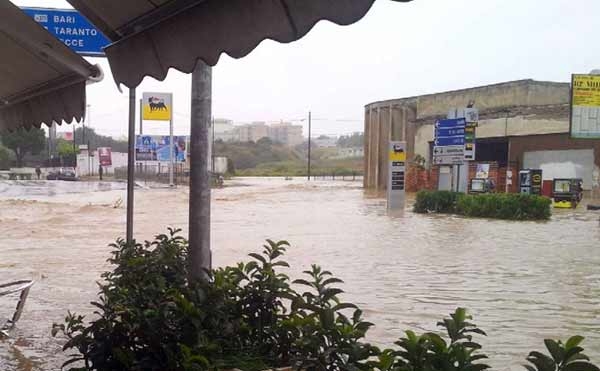 Maltempo. Taranto: donna travolta da piena. Due morti e due dispersi per nubifragi