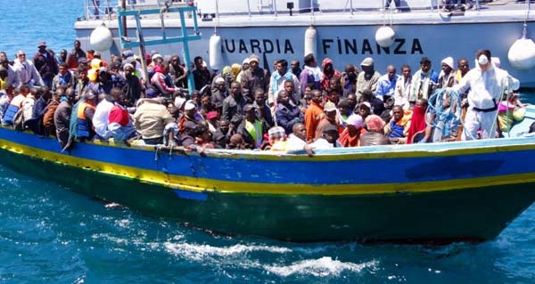 Immigrazione. Tratti in salvo 800 migranti. Il CPA al collasso