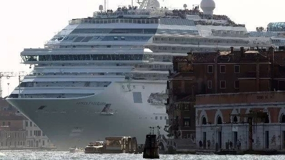 Muccino lancia una petizione. Stop all’accesso delle Grandi Navi a Venezia