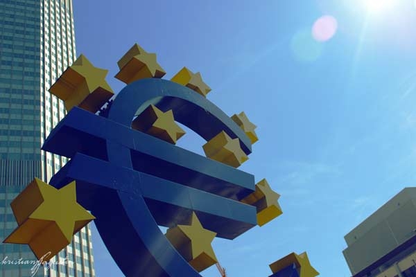 Draghi taglia  d’interesse a 0,25. Le borse festeggiano