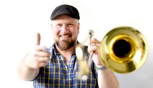Dr Ring Ding tra reggae e ska al Rising Love