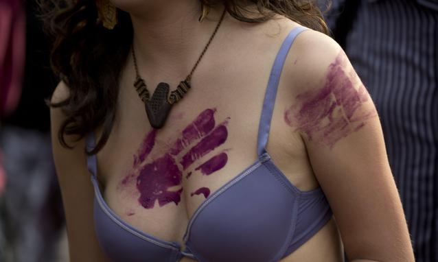 “Quanto costa il silenzio?” La prima indagine sul femminicidio