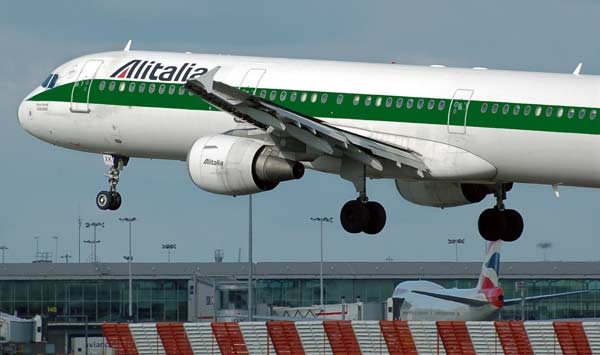 Alitalia ancora in alto mare. L’antitrust multa il vettore per 120mila euro