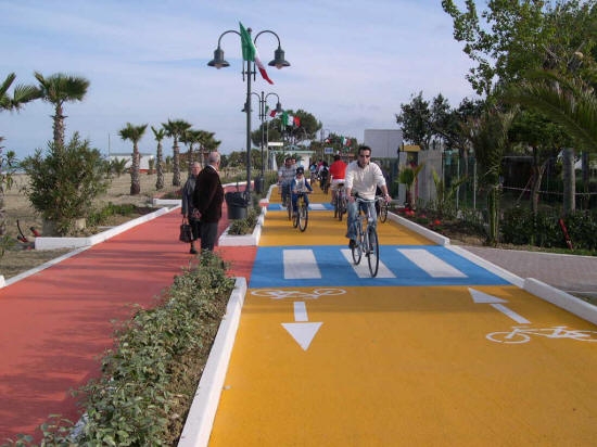 Una velocità per la sicurezza. Pedoni, ciclisti e automobilisti a Roma sul nuovo codice della strada