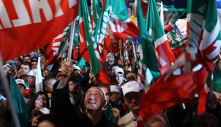 Forza Italia si prepara a mobilitare piazza e Camere contro la decadenza del Cavaliere