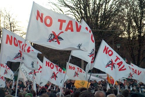 No Tav in Piazza a Genova contro il terzo valico. Sel presenta 502 emendamenti