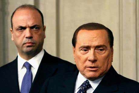 Il Pdl fa il botto. Alfano e i “governativi” se ne vanno. Nasce “Nuovo centro destra”