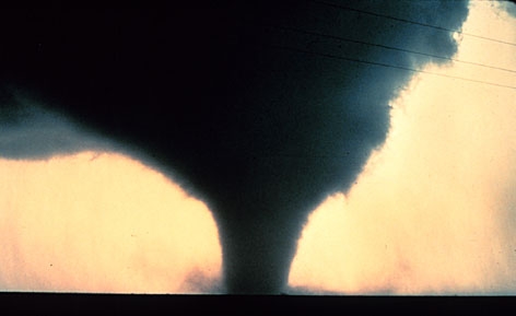 Usa. Oltre 80 tornado devastano il paese