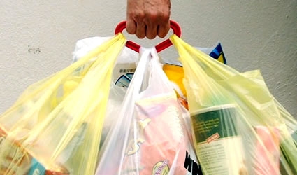 Commissione Ue lancia direttiva per ridurre in tutta Europa le buste plastica