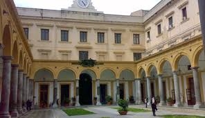 Università. Docente s’incatena per mancata assegnazione a ricercatore. Basta baronie