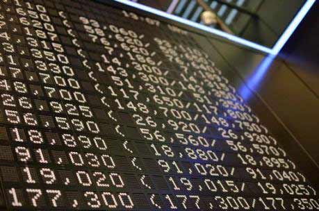 Seduta piatta a Piazza Affari. Senza riforme nuovo downgrade
