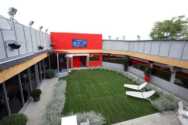 Incendio a Cinecittà. Distrutta la casa del Grande Fratello