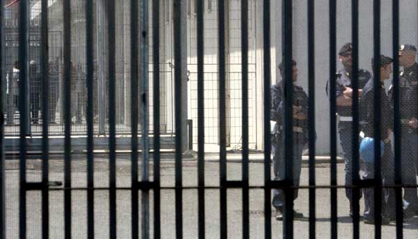 Immigrazione. Al Cie di Ponte Galeria prosegue la protesta
