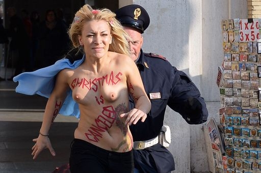 Femen spagnole protestano contro nuova legge sull’aborto