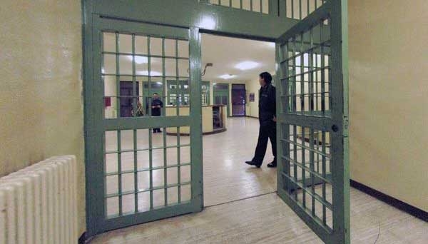 Agente carcerario uccide ispettore e poi si suicida