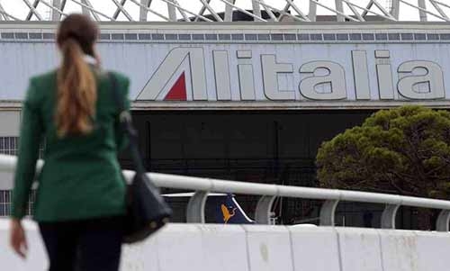 Alitalia. Un piano industriale da 1.900 esuberi. I sindacati non ci stanno