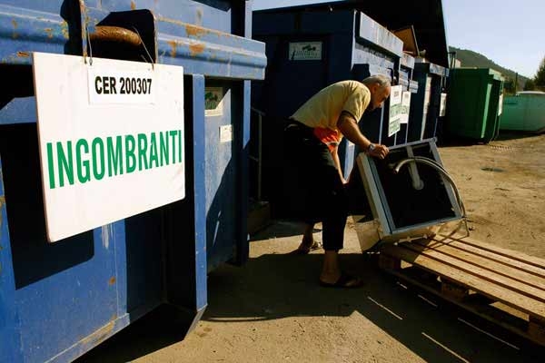 Domenica raccolta straordinaria rifiuti ingombranti