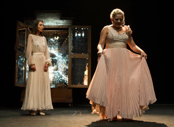 “Lo zoo di vetro”: quando una madre ‘uccide’ i figli. Il capolavoro di Tennessee Williams