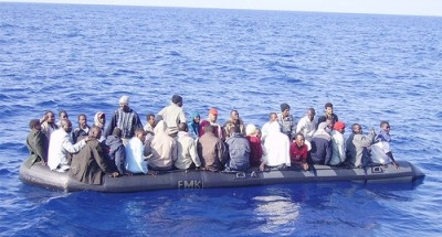 Salvati 117 migranti su un gommone a Sud di Lampedusa