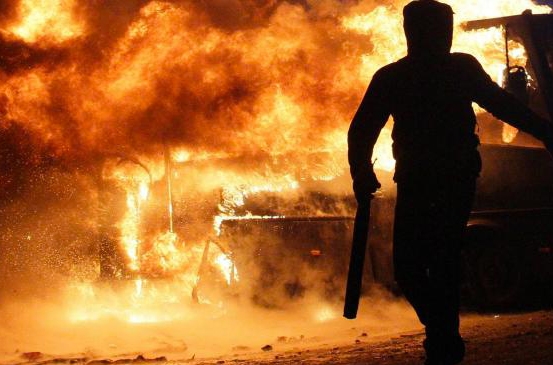 Kiev. Il governo incontra l’opposizione. Yanukovich: pronto a modificare la Costituzione