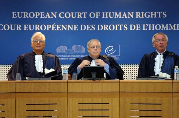 Strasburgo condanna l’Italia. Sì a cognome della madre