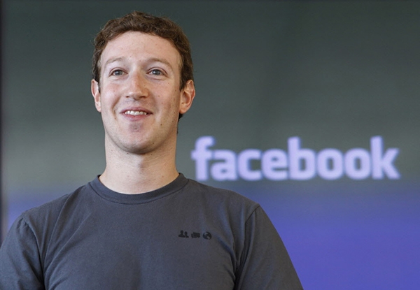 Facebook, spegne le dieci candeline