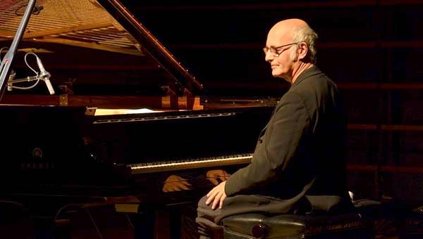 Einaudi, il poeta del pianoforte