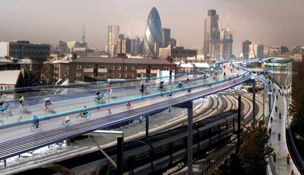 Londra. Iniziati i lavori per la prima pista ciclabile sopraelevata