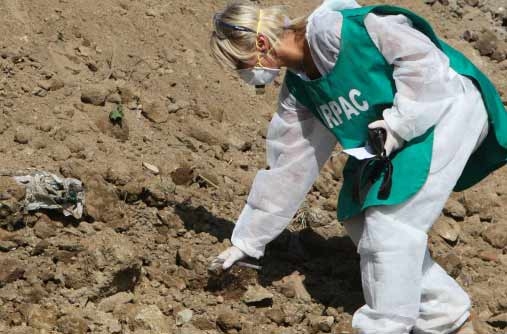 Rifiuti. Tonnellate di rifiuti pericolosi in ex cava casertano, disastro ambientale