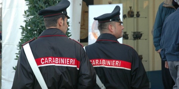 Roma. Tenevano armi tra la biancheria. In manette madre e figlia minorenne