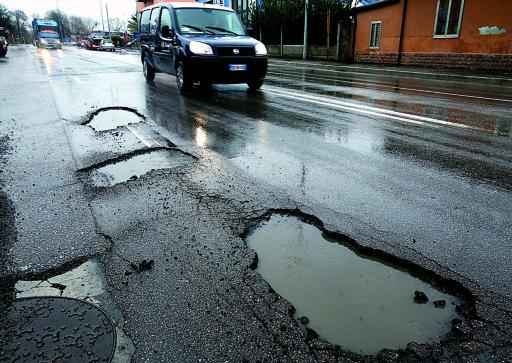 Maltempo. A Roma è emergenza buche. Chiesta la revoca del sub commissario Vaccaro
