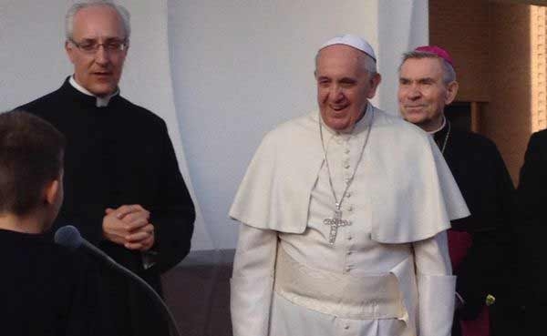 Se ci lasciamo amare non sbagliamo mai. Papa Francesco visita a Roma il quartiere Infernetto
