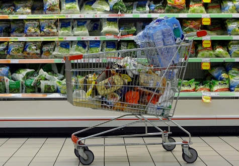 Istat. L’inflazione rallenta, il carrello della spesa corre. Ocse, l’Italia tuteli i redditi da lavoro