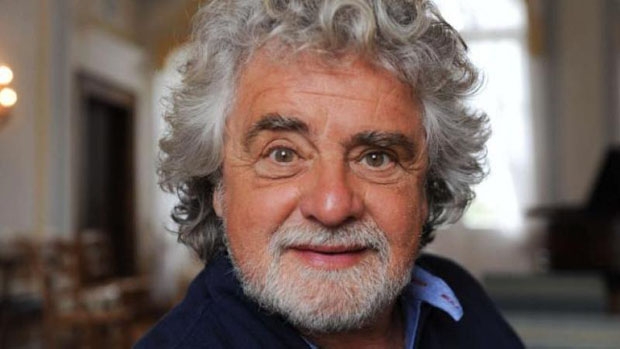 Grillo. Show a San Remo, attacca politica, media e Renzi, un cartone vuoto