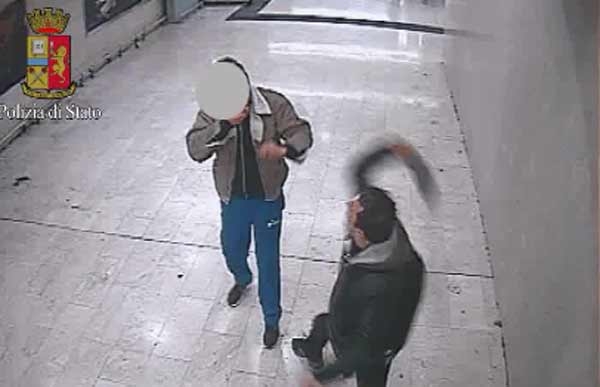 Milano. Estrae la mannaia e colpisce al volto il suo rivale. IL VIDEO