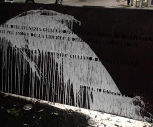 Foibe. Imbrattato monumento a Roma. Anpi, atto deprecabile. Nieri, odio incomprensibile