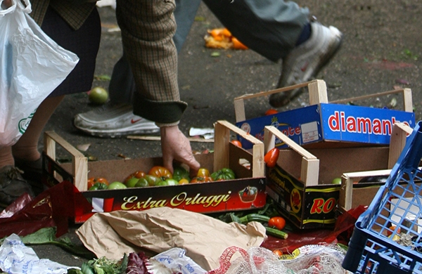 Rifiuti. Prevenzione sprechi alimentari. Orlando, incentivi per chi recupera cibo
